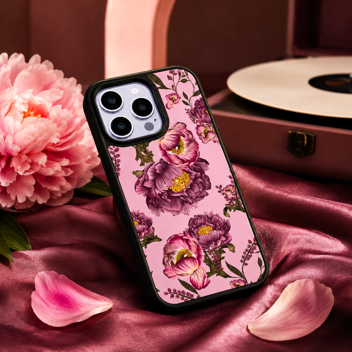 Floral Designer iPhone 15 Case – Vintage Blossoms | MagSafe